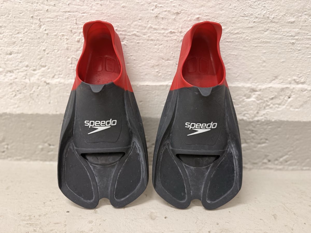 Speedo Pinne, Maschere & Boccagli: Speedo BioFUSE Training Fin Rot Schwarz Gr. 39-41 – Usato da Zürich venduto da Cleo234