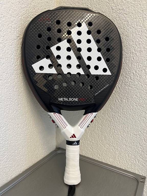 Raquettes: Adidas Metalbone HRD+ – D'occasion à Greifensee par Titlis0