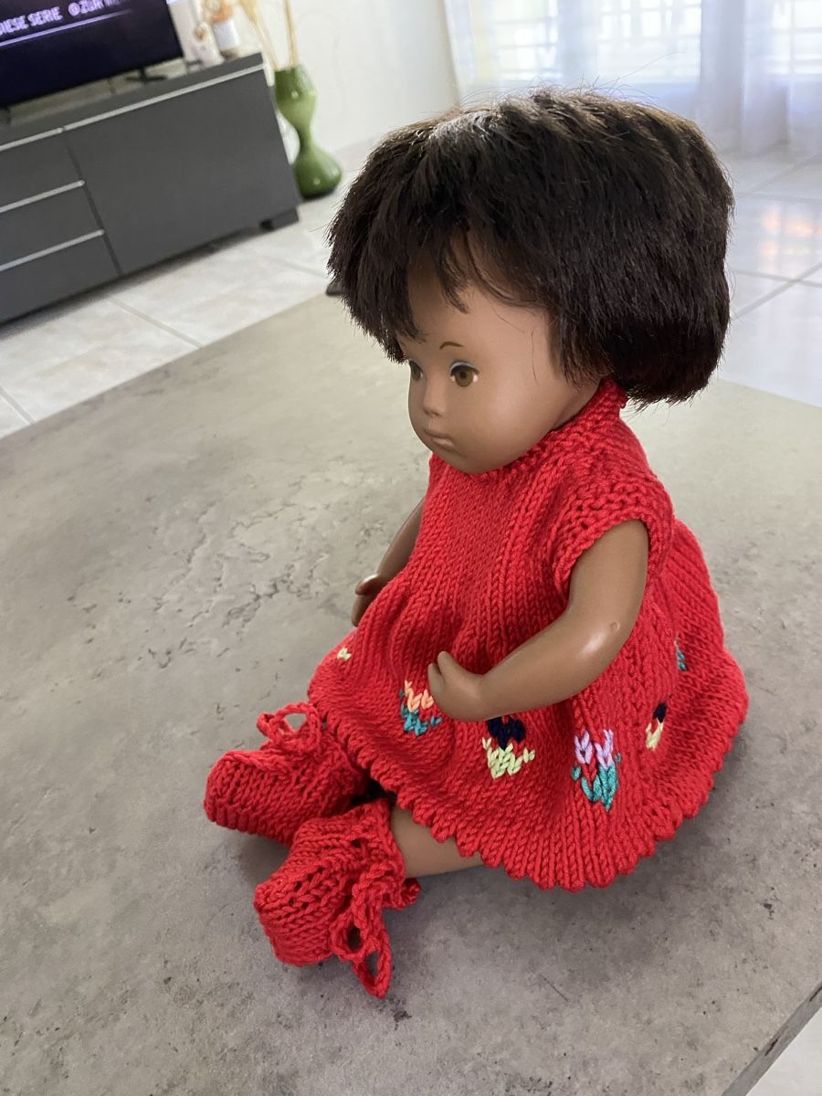 Sasha Morgenthaler Bambole: Garnitur Sasha Baby 30 cm – Nuovo e nell'imballaggio originale da Roggwil TG venduto da Strick-Fee 2