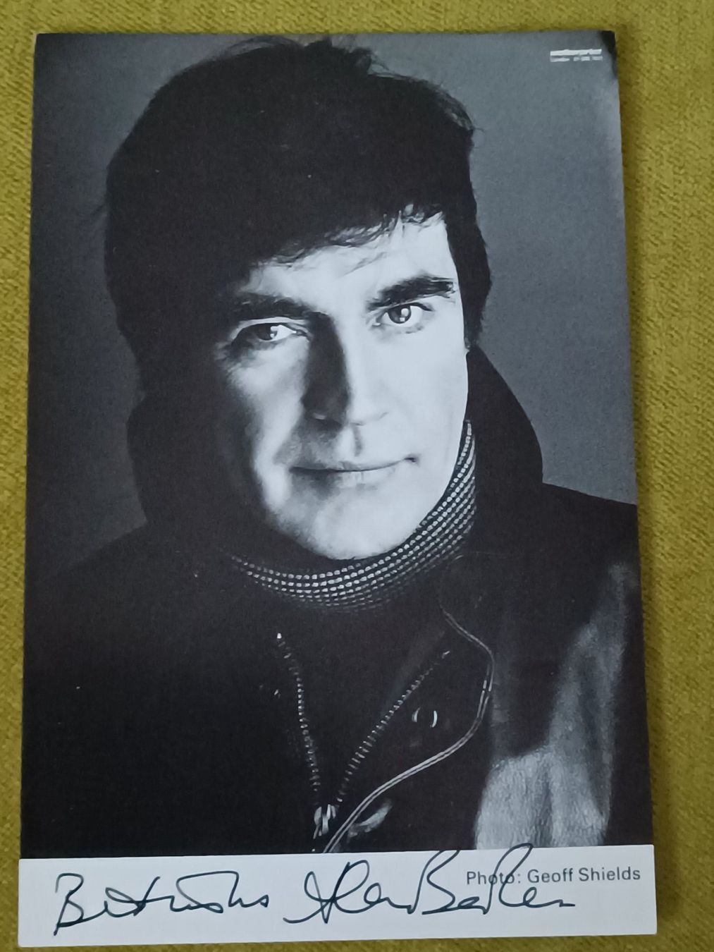 Autografi: Alain Bates - Schauspieler - 2003 verstorben – Usato da Menziken venduto da Artographs