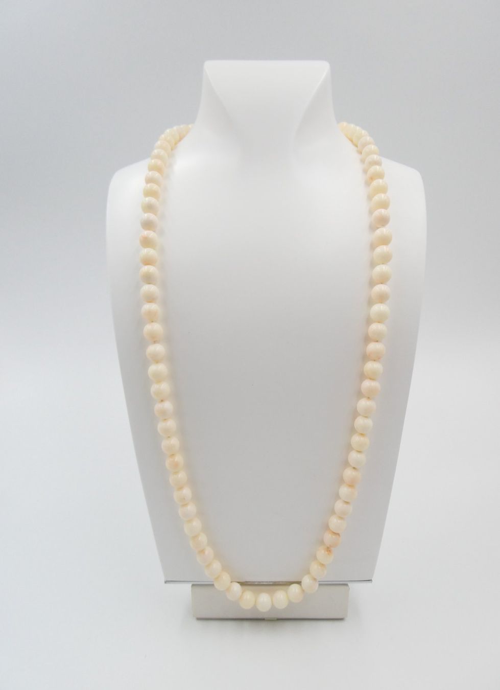 Catenine: COLLIER AUS HELLEN KORALLEN – Usato da Luzern venduto da EdiGem