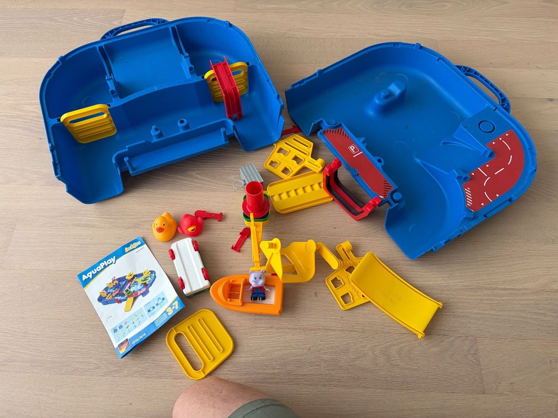 Aquaplay Giocattoli: Aqua Play - Spielzeugkoffer – Usato da Basel venduto da Gunther_Welten 1