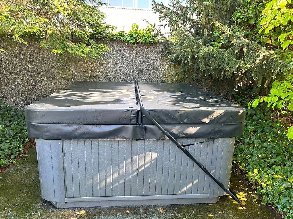 Whirlpool: Outdoor-Whirlpool 6 Plätze – Gebraucht aus Luzern von  4