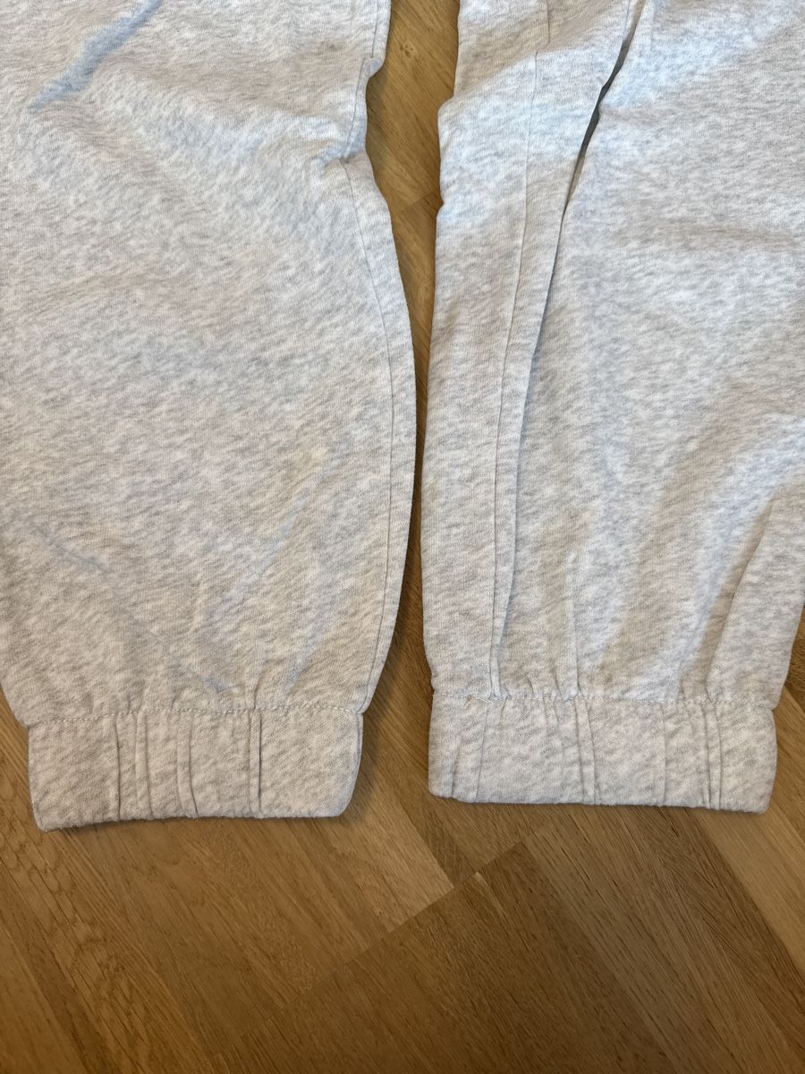 Hollister Pantalons: Hollister Trainerhose Grau mit elastischem Bund – D'occasion à Oberengstringen par win_2q9m 4