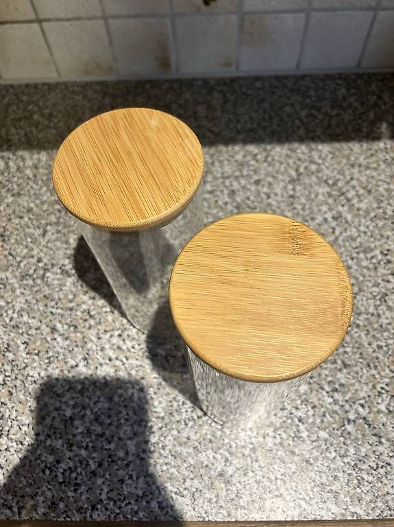 Gläser: 2 grosse Vorratsgläser mit Bambusdeckel – Gebraucht aus Wolfenschiessen von ali_6dvv 1