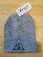 Warme, graue Yupoong Beanie Mütze mit coolem Design