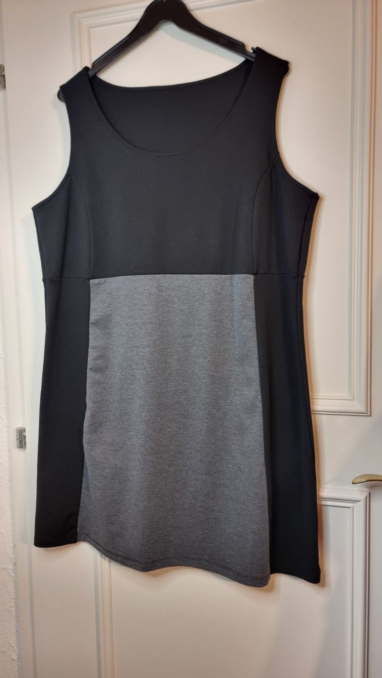 Vestiti: Kleid Größe XL – Usato da Wald ZH venduto da Martin79