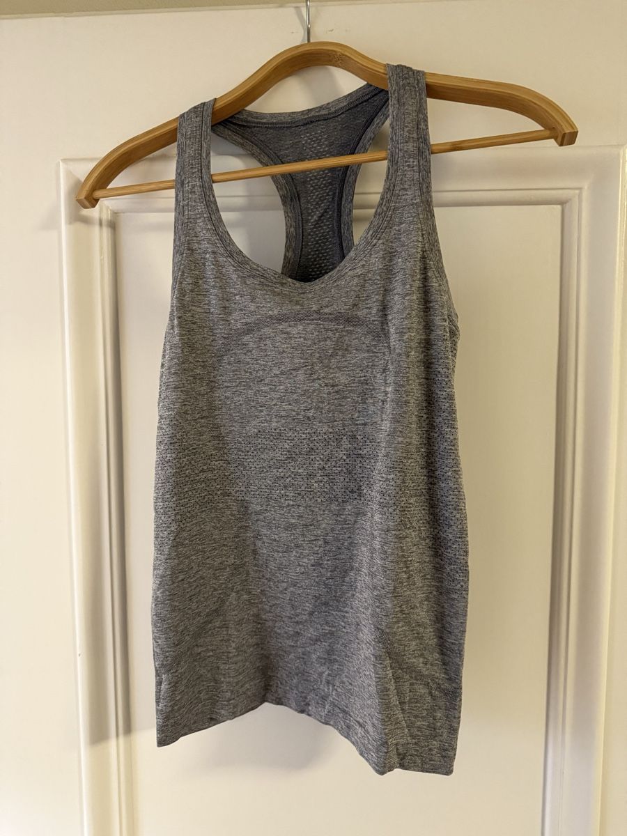 Lululemon Top: Lululemon Swiftly Tech Tank Top Grey – Usato da Zürich venduto da mul_ldm9
