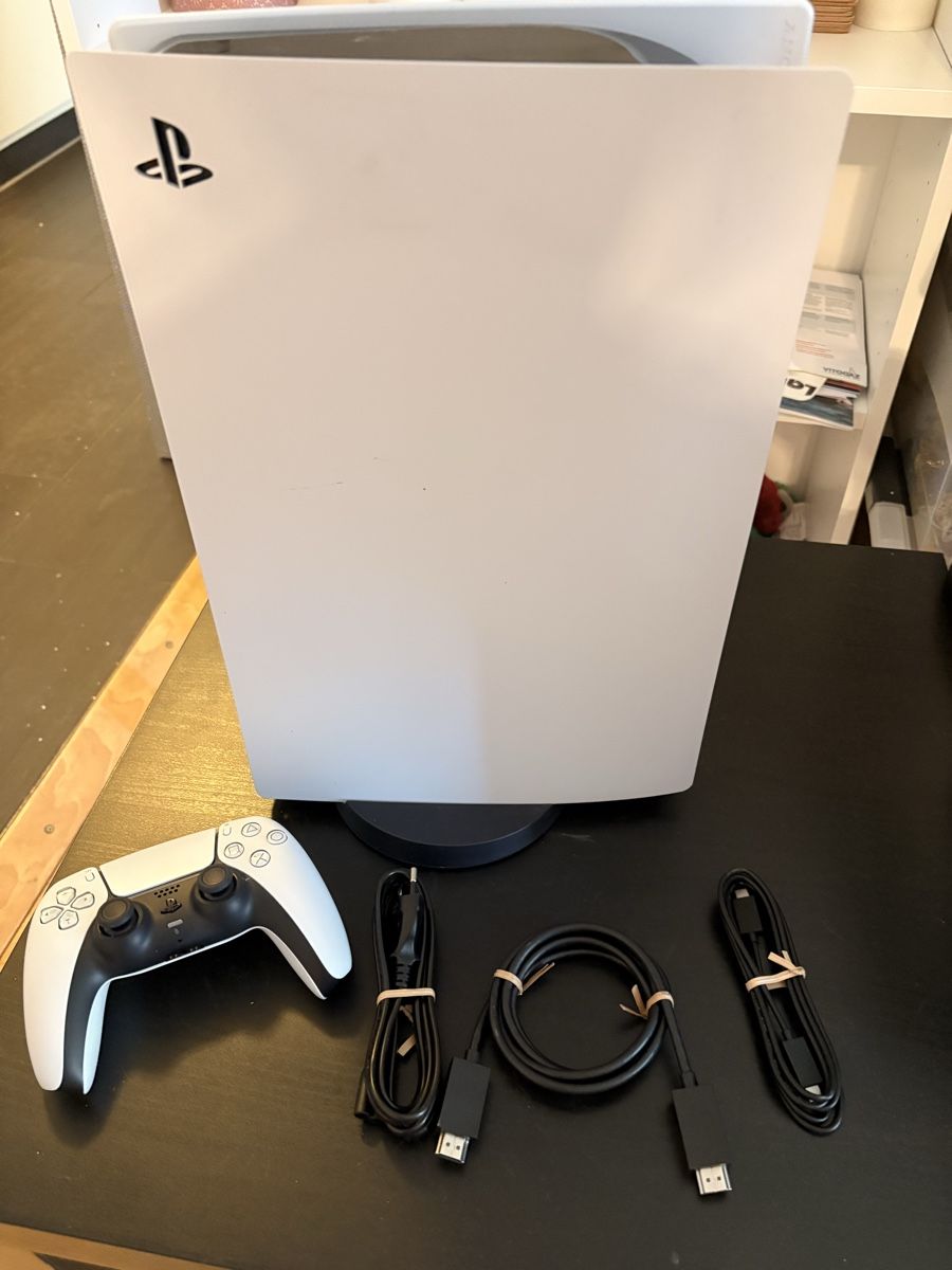 Sony Konsolen: PS5 Digital Edition – Gebraucht aus Basel von alisha.beuggert