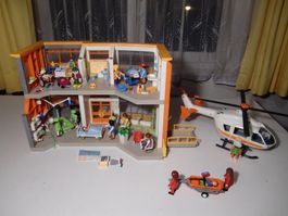 Playmobil Kinderspital / Klinik mit Helikopter + Spitalclown
