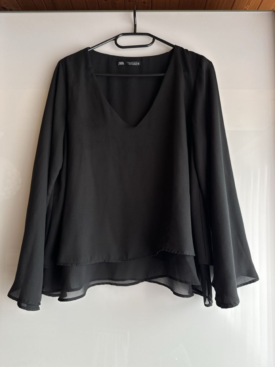 Zara Blusen: Schwarze Zara Bluse mit Glockenärmel Grösse S – Gebraucht aus Buchs AG von tifena