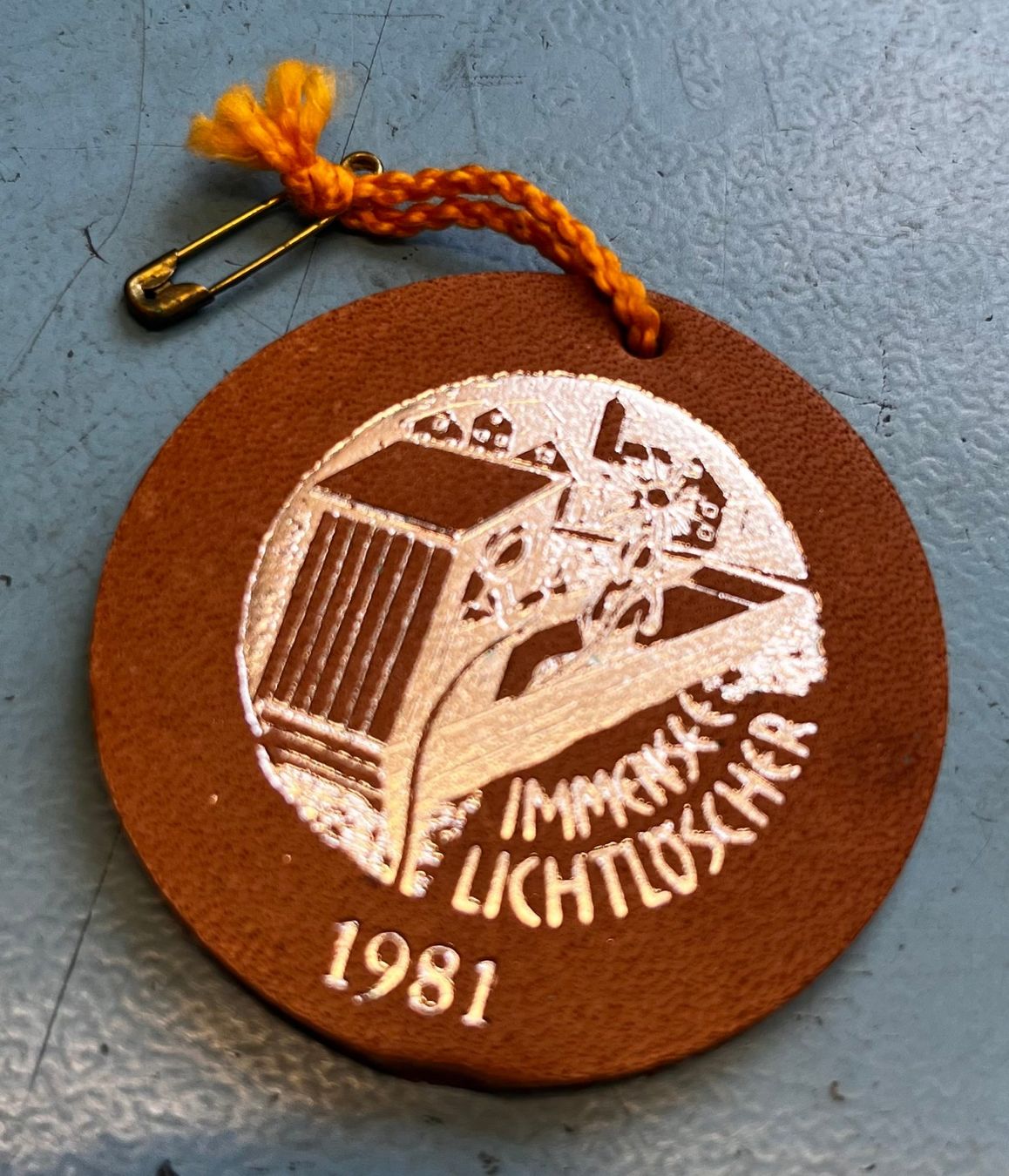 Placchette & Badge: Lichtlöscherzunft Immensee 1981 – Usato da Obernau venduto da Wgnom