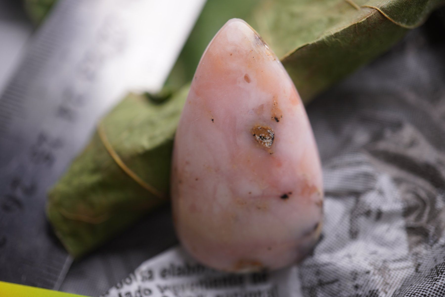Minerali & Pietre curative: Opal Rosa  Cabochon 34ct  ab 1.- – Nuovo e nell'imballaggio originale da Eschenbach SG venduto da topstone 1