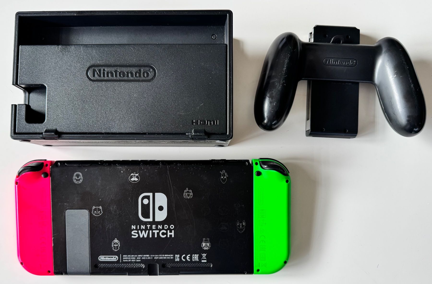 Nintendo Konsolen: Console Nintendo Switch avec dock et manettes défectueux – Defekt aus Leytron von SuPer_BoCk 1
