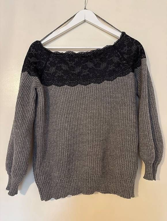 Maglioni & Felpe: Femininer grauer Pullover mit schwarzer Spitze – Nuovo (secondo la descrizione) da Baden venduto da Chrisenft 1