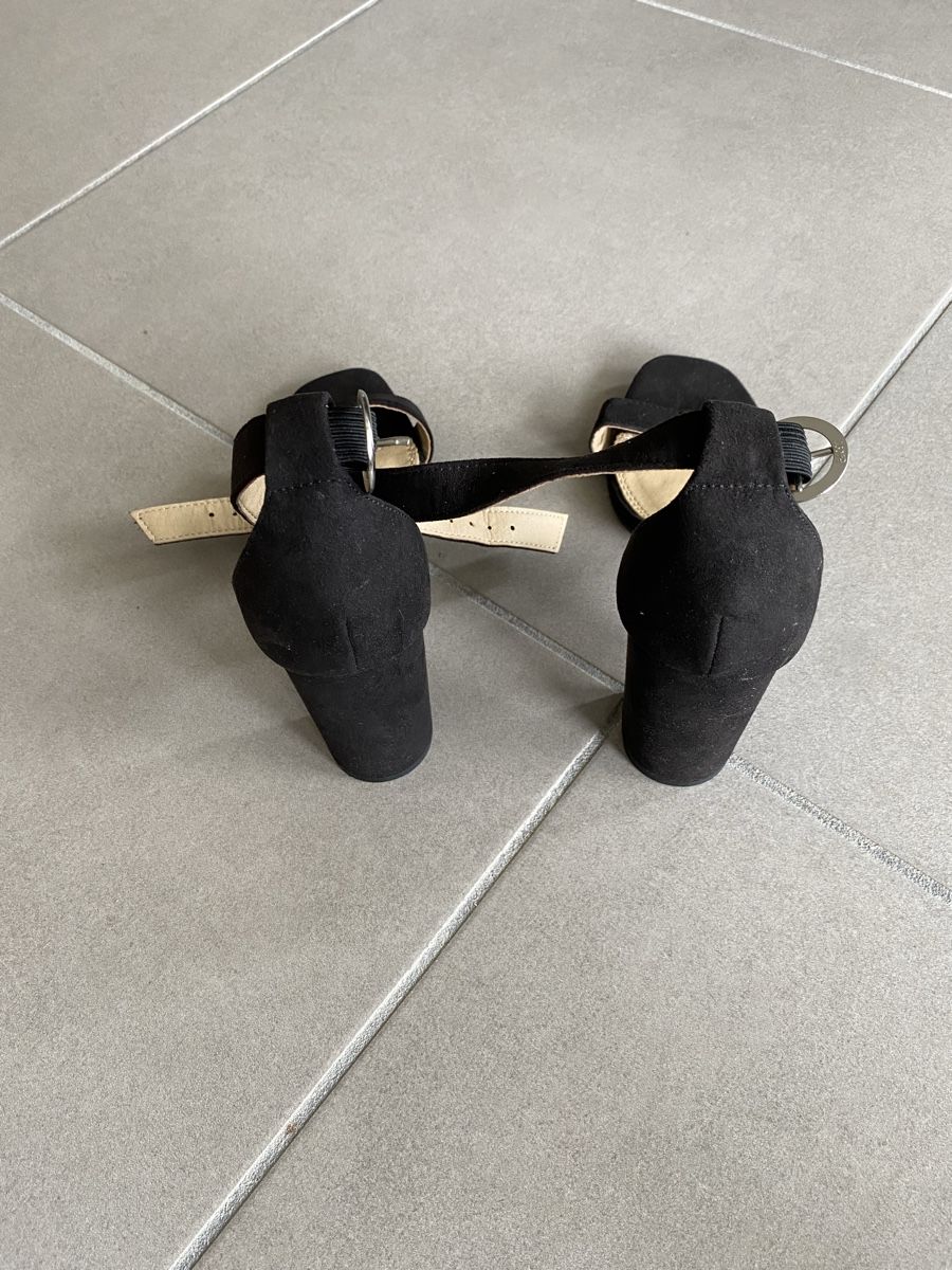 Scarpe da donna: Chaussures noires à talons – Usato da Genève venduto da TheMattiBoutique 1