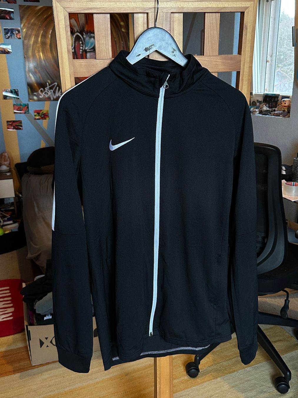 Nike Vestes: Nike Black Sport Top – D'occasion à Villars-Burquin par Iliasso 1