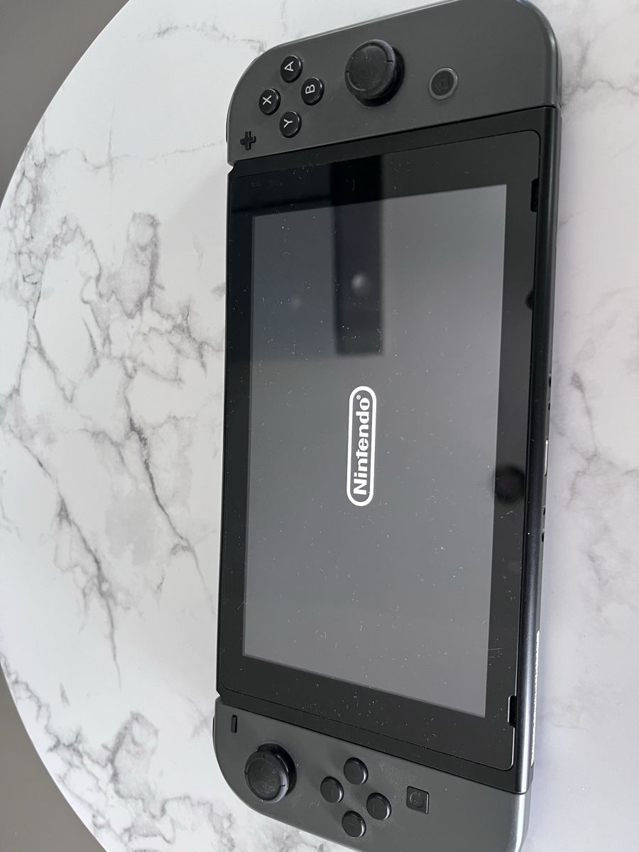 Nintendo Console: Console Nintendo Switch avec accessoires bon état – Usato da La Chaux-de-Fonds venduto da eli_9dy8 1