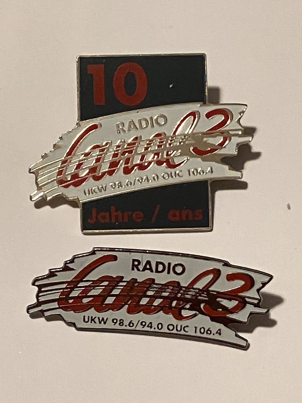 Placchette & Badge: 2 Pin Radio Canal3 – Usato da Basel venduto da djwwpp