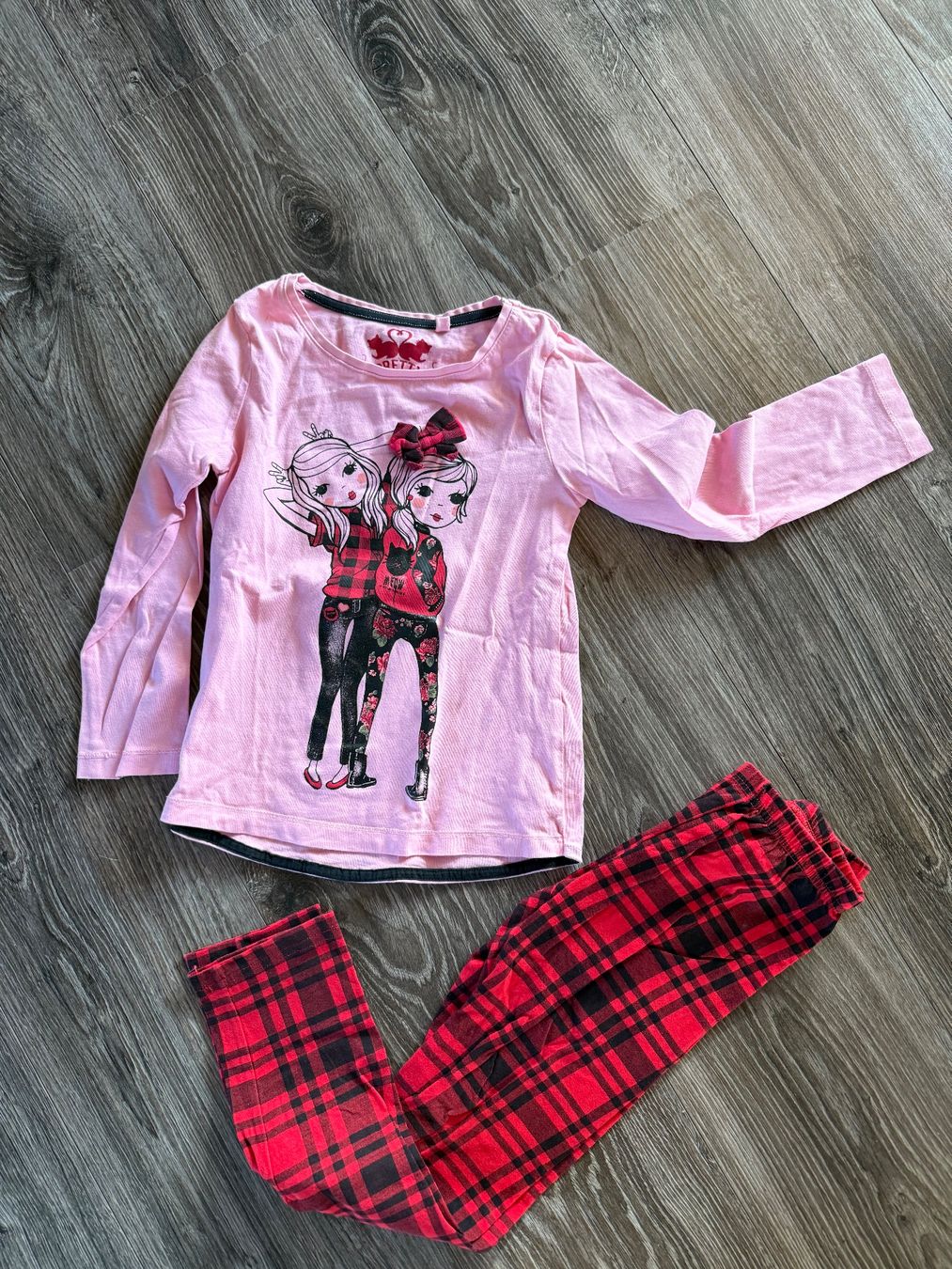 Lotti & Set di vestiti: Ensemble fille 122 – Usato da Chermignon-Bas venduto da mioumiou35