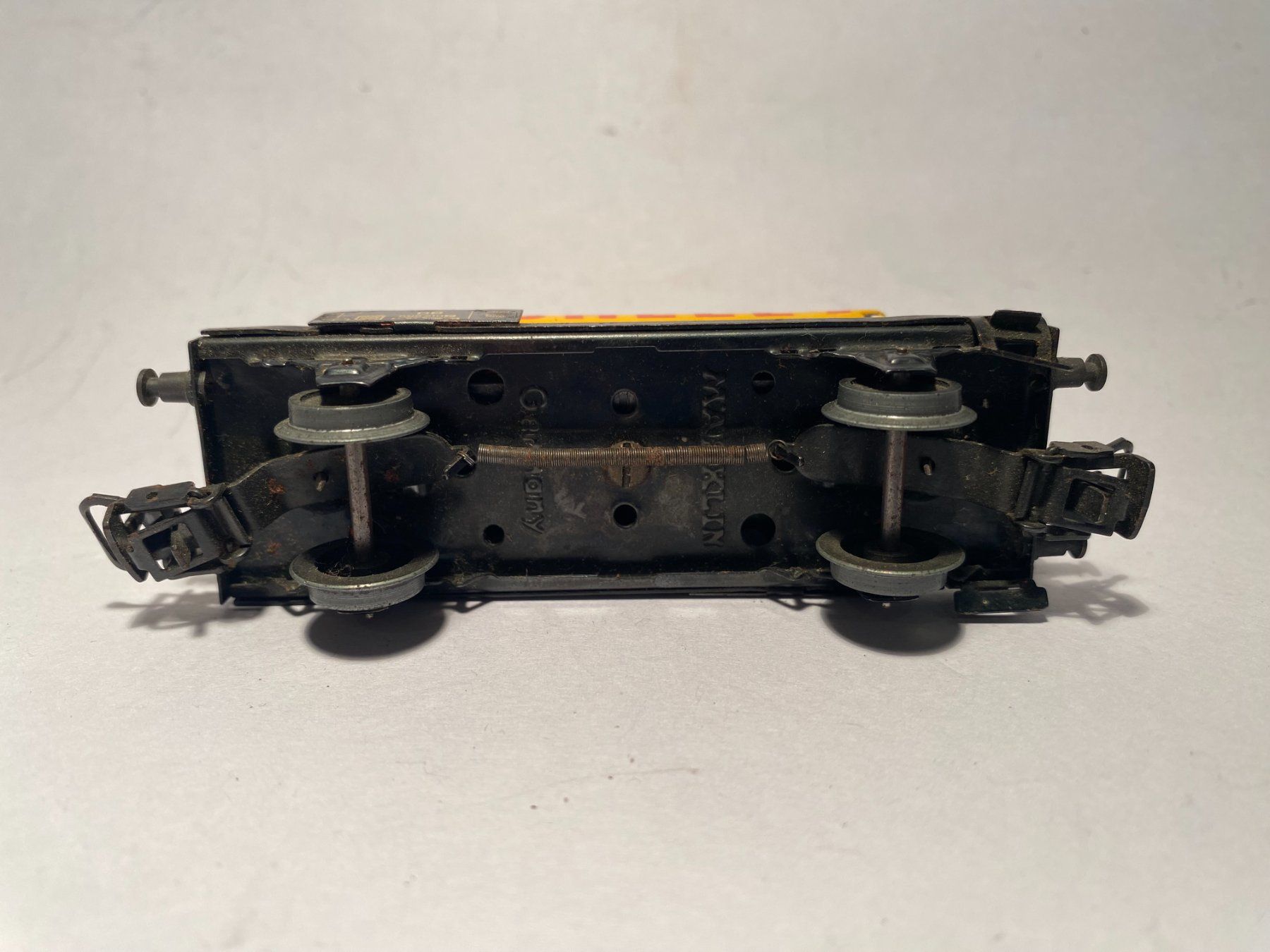 Märklin Modelleisenbahnen: Märklin Tankwagen SHELL gelb, AC Achsen – Gebraucht aus Buchrain von Modellbahn11 5
