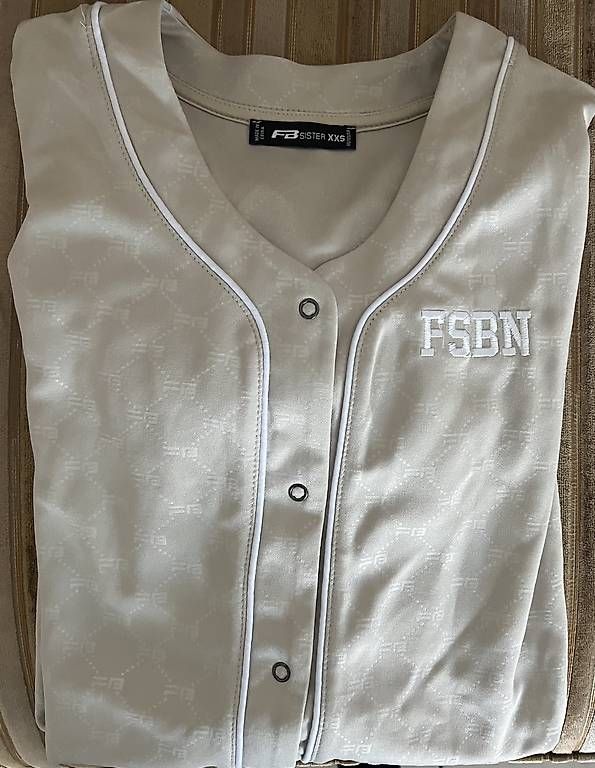 T-shirt: T-shirt camicia  – Usato da Viganello venduto da bia_x25w