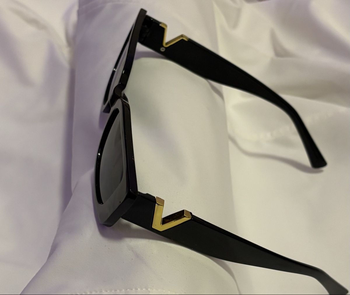Brillen & Gläser: Sonnenbrille, schwarz mit Gold Details – Neu (gemäss Beschreibung) aus St. Gallen von Katha95