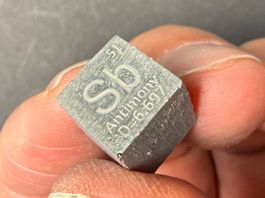 Antimon, Elementwürfel, Dichtewürfel mit Gravur 1x1x1cm
