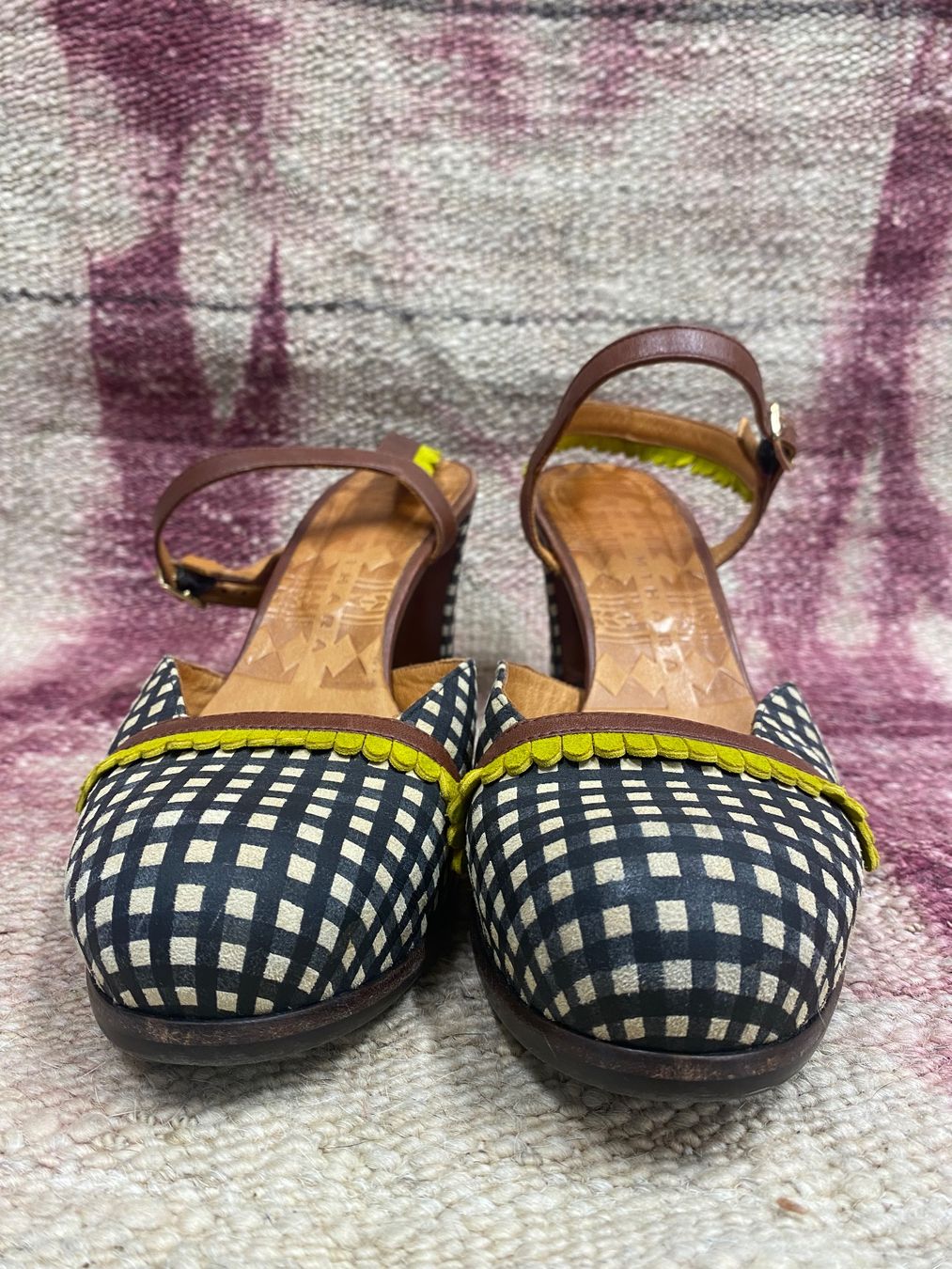 Chie Mihara Scarpe da donna: Sommerliche Pumps mit Karomuster Gr. 40 Chie Mihara – Usato da Steffisburg venduto da kla_65qs 2