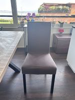 Sedia elegante con fodera, per la tua sala da pranzo estiva.