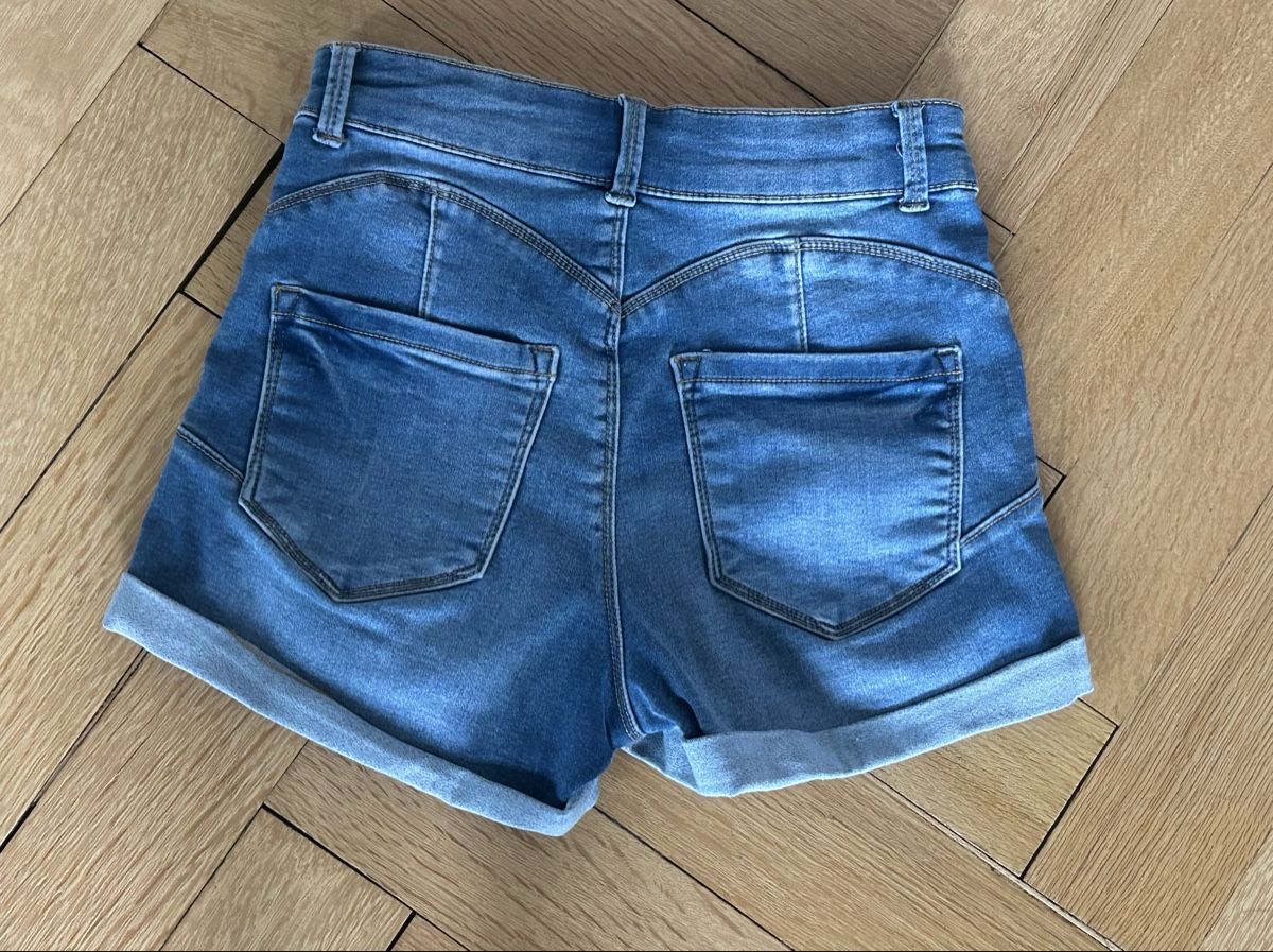 Pantalons: Short en Jean’s ado taille 152 – D'occasion à Neuchâtel par Yaya2020 2