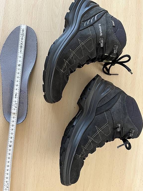 Lowa Chaussures femmes: Lowa Trekking/ Wanderschuhe Gr.37,5 – D'occasion à Spiringen par brandinder 1
