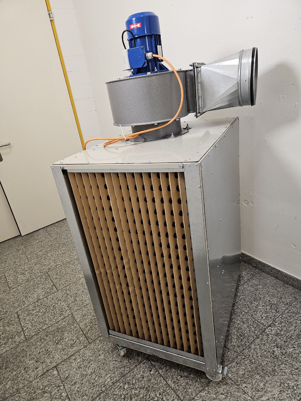 Purificatori d'aria: Absaugwand, Spritzwand Absauganlagen bis 2500m3/h – Usato da Regensdorf venduto da Zem003 5