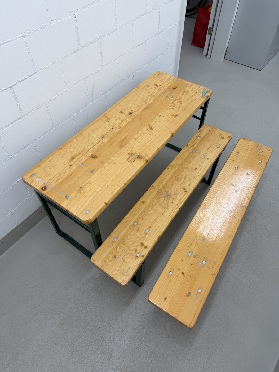 Set di tavolo e panche: Kinder-Festbankgarnitur klappbar – Usato da Zürich venduto da ana_t7ff 2