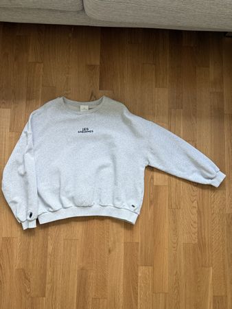 Pull & Bear sweatshirt (size S)