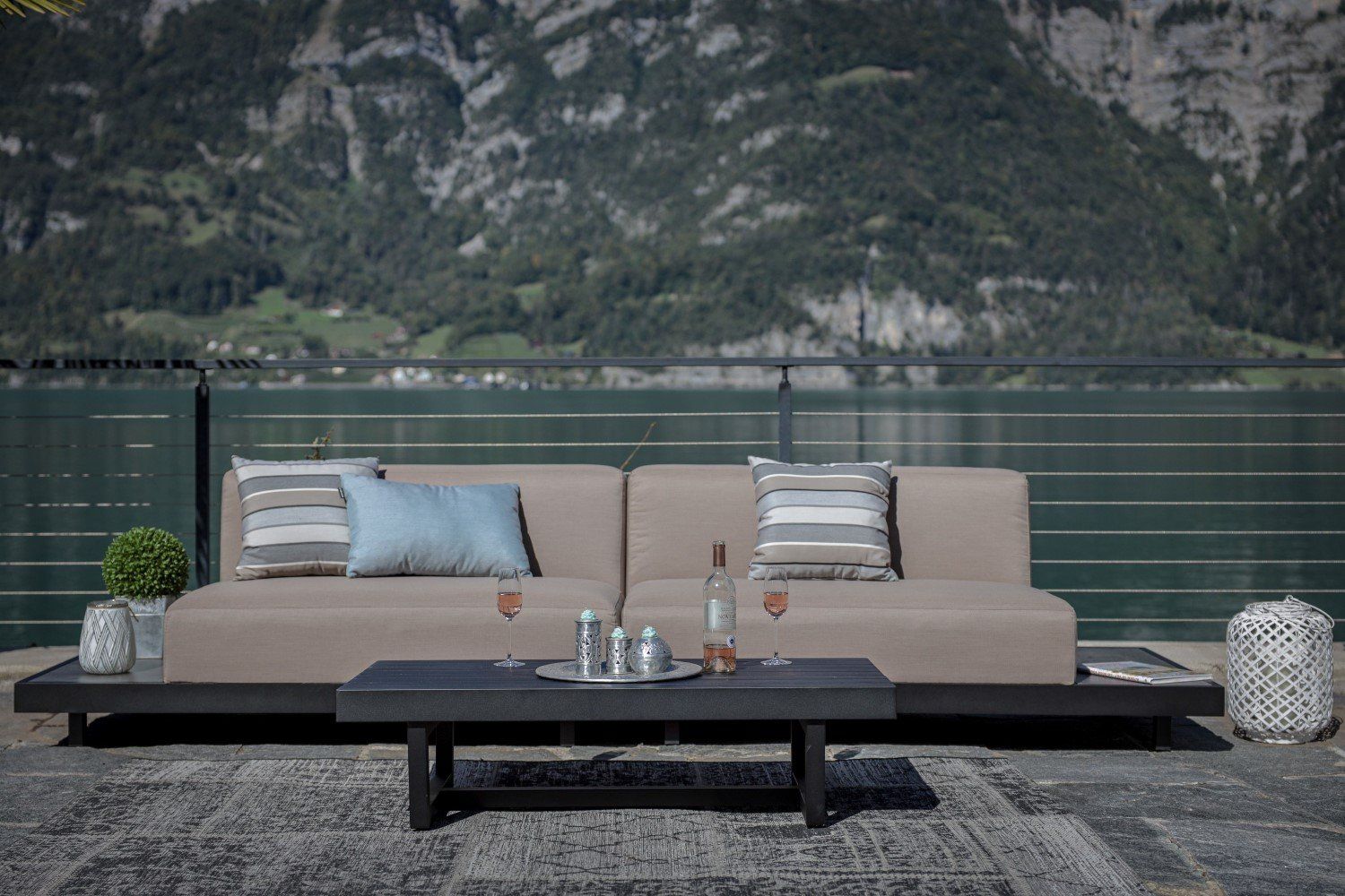 Viplounge Divani: Outdoor Lounge - Sunbrella Stoff sandbraun – Nuovo e nell'imballaggio originale da Uznach venduto da viplounge 1