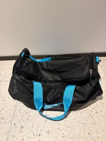 Sporttasche Nike schwarz blau guter Zustand