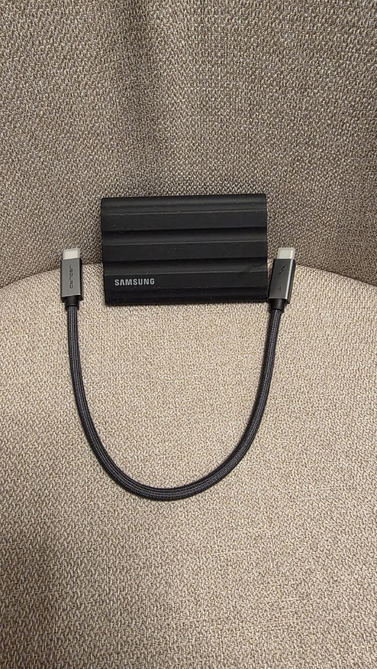 Samsung Harddisks: Samsung SSD T7 Shield 4TB – Neu (gemäss Beschreibung) aus Einigen von iva_86t8 1