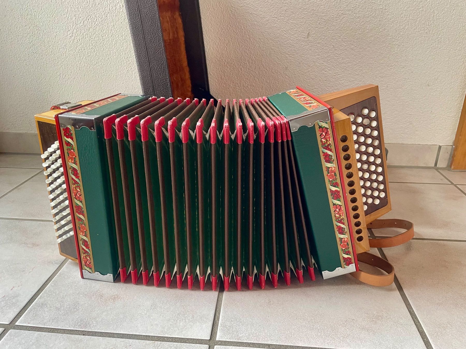 Strumenti musicali: Schweizer ÖRGELI - chromatisch wie Akordeon – Usato da Flaach venduto da Waltiba 5