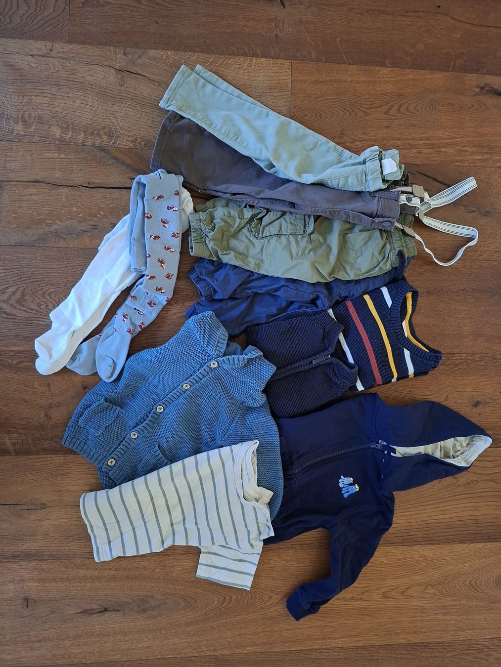 Lotti & Set di vestiti: Kleiderpaket Grösse 86 – Usato da Berg (Dägerlen) venduto da SCH.B.