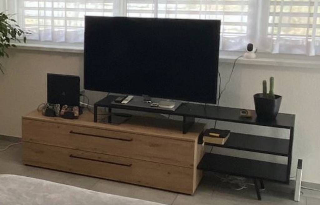 TV Möbel: Lowboard in Eiche-Artisan Nachbildung und schwarz – Gebraucht aus Stüsslingen von LMW92 1