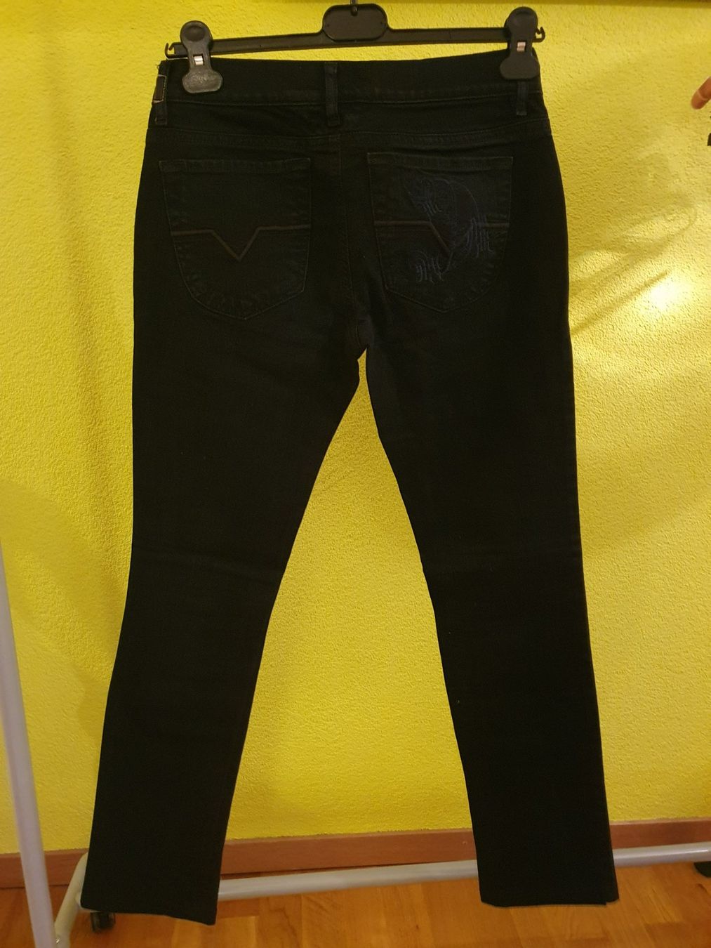 Diesel Jeans: Schwarze Diesel Jeans – Usato da Luzern venduto da J.Co 1