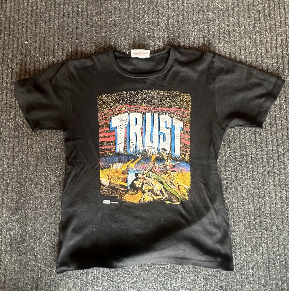 T-shirts: T-shirt Trust repression – D'occasion à Vevey par Dborg