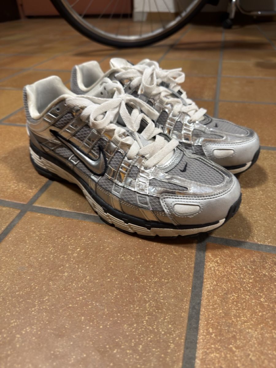 Nike Scarpe da uomo: Nike P6000  metalicsilber/grau Gr. 44.5 – Usato da Hombrechtikon venduto da AGNE01