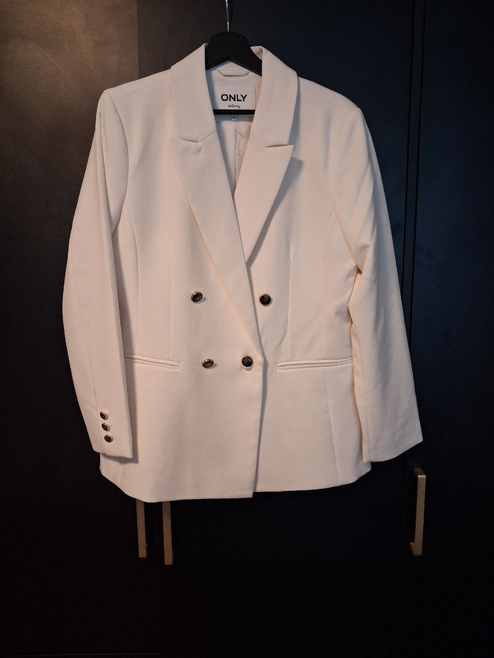 Completi & Tailleur: ONLY Blazer Size: 42. New. – Nuovo (secondo la descrizione) da Zürich venduto da kri_8vhz
