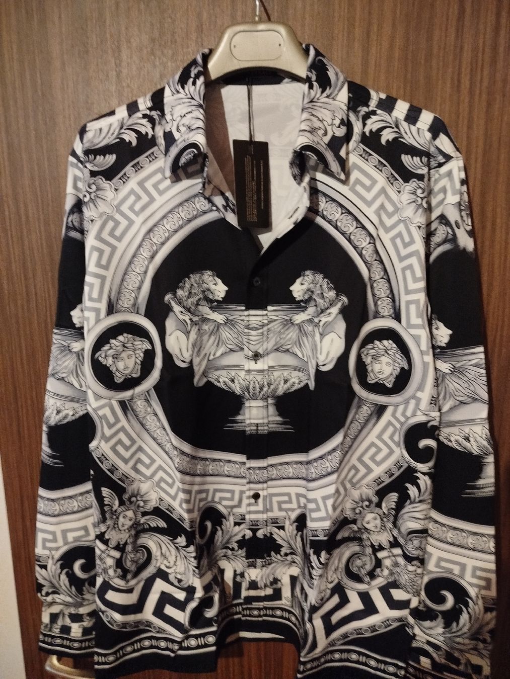 Versace Hemden: Camicia uomo Versace – Neu und originalverpackt aus St. Gallen von bar_z5zd
