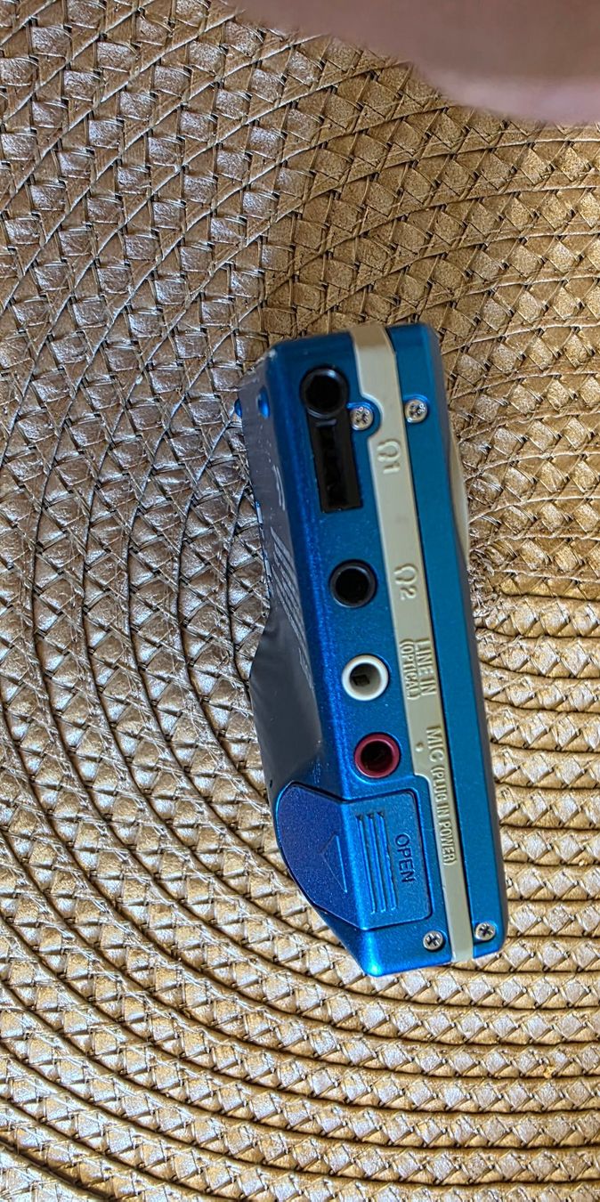 Sony Minidisc: Sony Minidisc MZ-R70 – Usato da Luzern venduto da Sulfato 5