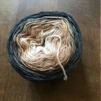1 Knäuel schönes Bobbel Garn 300g - anthrazit/beige - Tuch