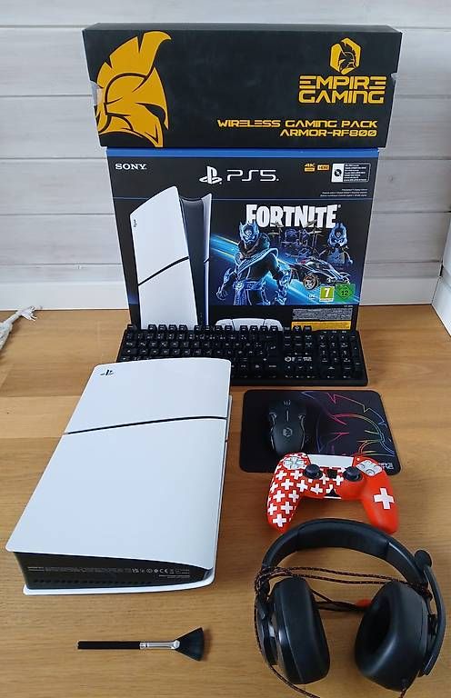 Sony Consoles: PS5 Slim Digital GAMER PACK – D'occasion à Rikon im Tösstal par Nuknuk
