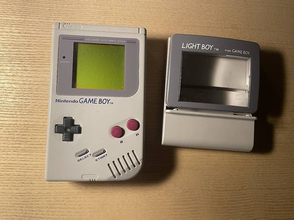 Console: Nintendo Gameboy Classic + Ligtboy – Usato da Basel venduto da yag2ru